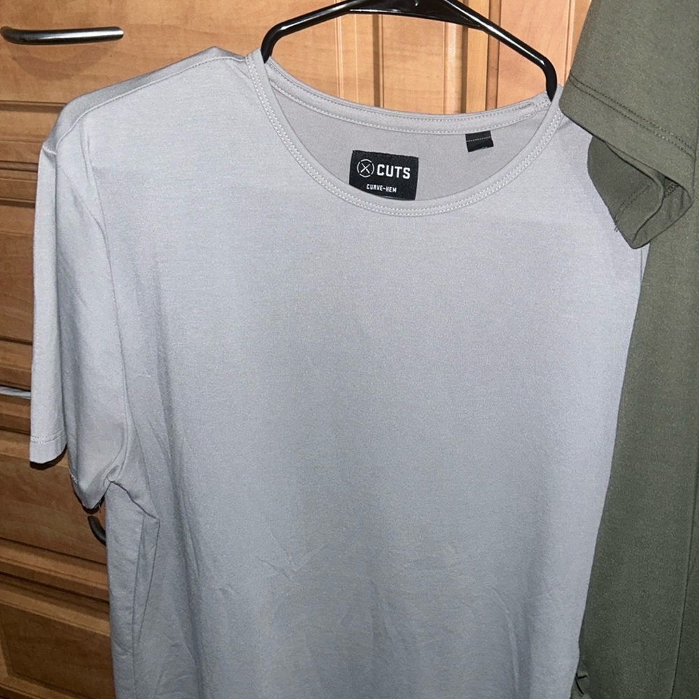 Brand New Cuts AO Curved Hem Size Large Shirts